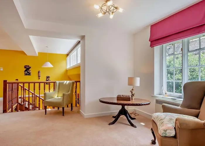 Spacious Cottage In The Centre Of Burford, Cotswolds