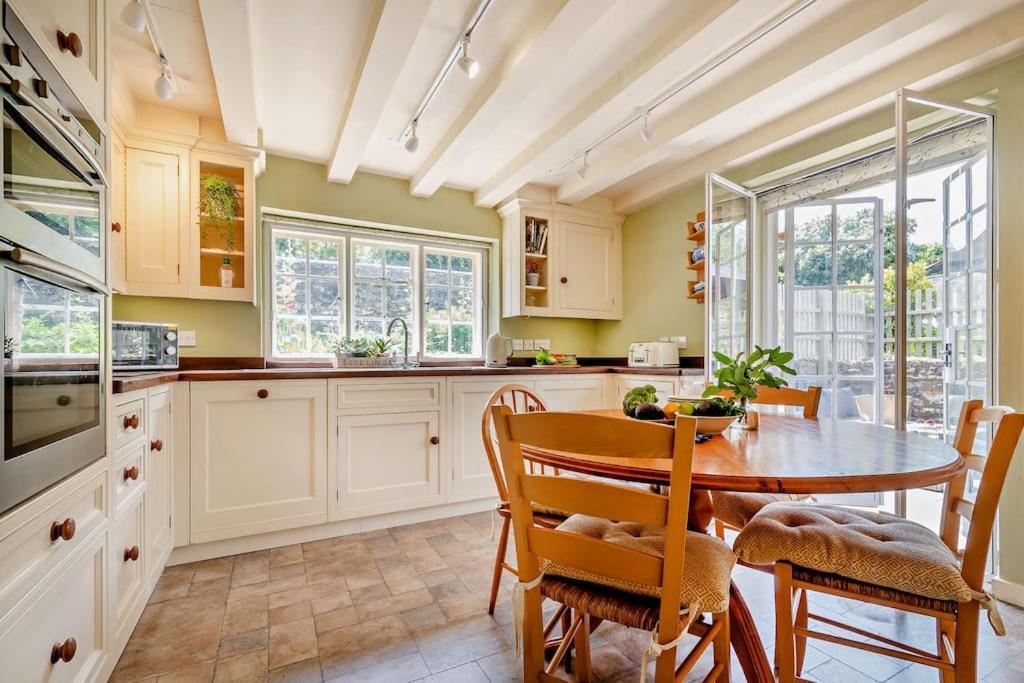 Spacious In The Centre Of Burford, Cotswolds Holiday home *